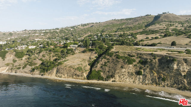 8 Sea Cove Drive, Rancho Palos Verdes CA: https://media.crmls.org/mediaz/25464831-87a9-45df-976d-da437581ced5.jpg