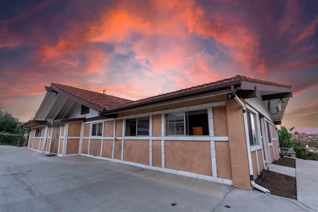 732 Hamilton Lane, Fallbrook CA: https://media.crmls.org/mediaz/2546e9c3-a8b1-497f-84a3-8390b6d92b9a.jpg