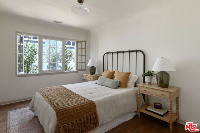 4772 Twining Street, Los Angeles CA: https://media.crmls.org/mediaz/254729c9-a74b-4f1a-9861-0971736a9ea2.jpg