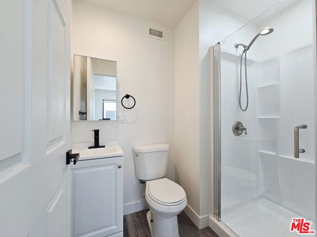 4112 S Normandie Avenue, Los Angeles CA: https://media.crmls.org/mediaz/25475f52-6a5b-4ad7-b433-ca22fc3adf69.jpg
