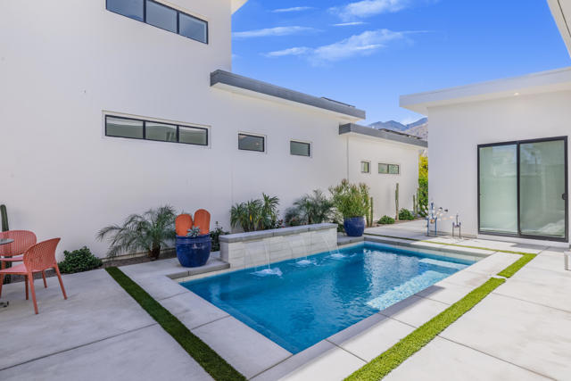 151 Holliday Way, Palm Springs CA: https://media.crmls.org/mediaz/2547caf8-80dd-43ff-b019-49ffae6ac2f8.jpg