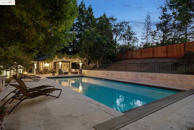 9 Burton Vista Ct, Lafayette CA: https://media.crmls.org/mediaz/254856eb-ac6b-4b6f-bd8b-ee541dde5f44.jpg