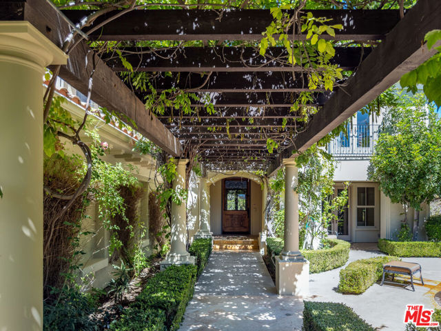 2882 Rainfield Avenue, Westlake Village CA: https://media.crmls.org/mediaz/2548f4cd-4d7c-4ff0-9011-a16c04b8e247.jpg