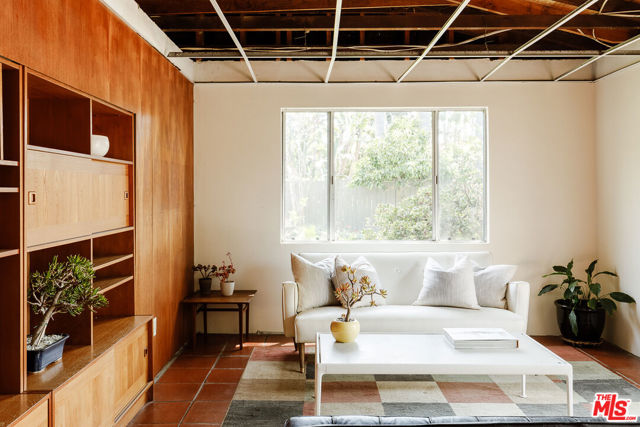 4110 Pine Avenue, Long Beach CA: https://media.crmls.org/mediaz/25494158-fb68-4bb3-84c3-9b89b8f2dc09.jpg