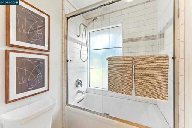 1660 San Luis Rd, Walnut Creek CA: https://media.crmls.org/mediaz/25494673-00bb-4ae4-9f82-629a1ab4df04.jpg