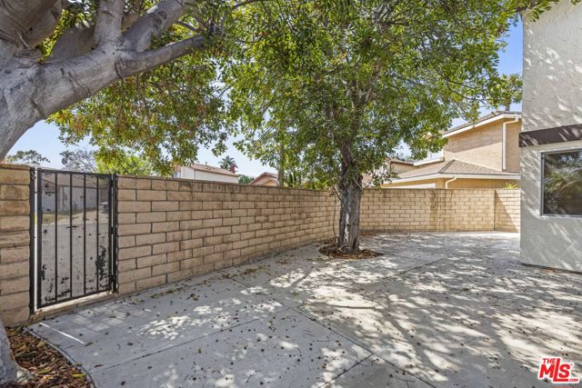 13 Pepper Court, Inglewood CA: https://media.crmls.org/mediaz/25495006-21c0-4841-a709-ceea1c97cf6d.jpg