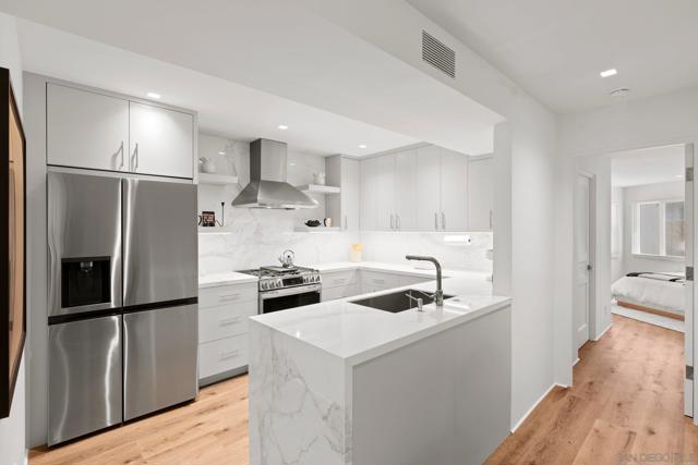 8121 Camino Del Sol, La Jolla CA: https://media.crmls.org/mediaz/25499314-767e-4ce4-be11-ec0a8f2ef845.jpg