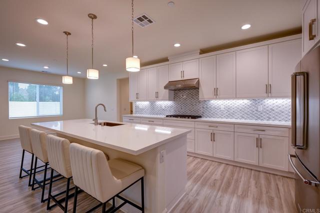 Detail Gallery Image 5 of 38 For 2981 Orchard Glen, Escondido,  CA 92026 - 5 Beds | 4 Baths