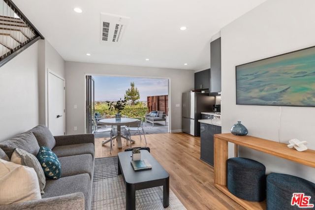 5830 Desert View Drive, La Jolla CA: https://media.crmls.org/mediaz/254a6575-df86-40a4-afad-13d5c939a209.jpg