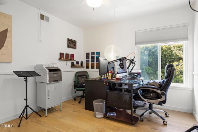 2325 Parkway Drive, Camarillo CA: https://media.crmls.org/mediaz/254a6736-d74f-4cac-b327-2d445eb436c2.jpg
