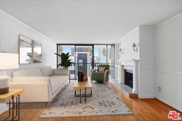 10966 Rochester Avenue, Los Angeles CA: https://media.crmls.org/mediaz/254a77cb-51e3-4b38-b392-2d04a6a55f98.jpg