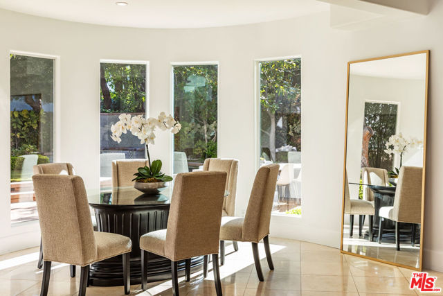739 20th Street, Santa Monica CA: https://media.crmls.org/mediaz/254a867c-659f-41b6-b03b-9ae3cfc3d5de.jpg