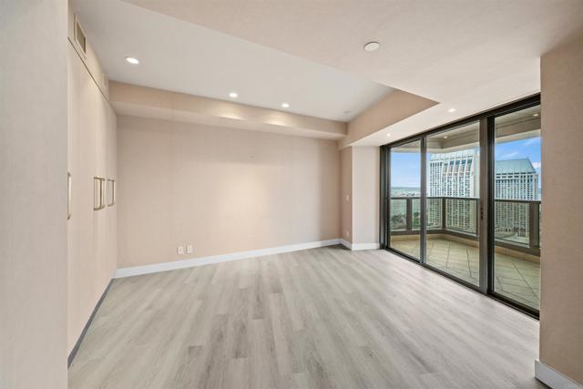 100 Harbor Drive, San Diego CA: https://media.crmls.org/mediaz/254afe9b-f357-4090-845f-bd034ef304a1.jpg
