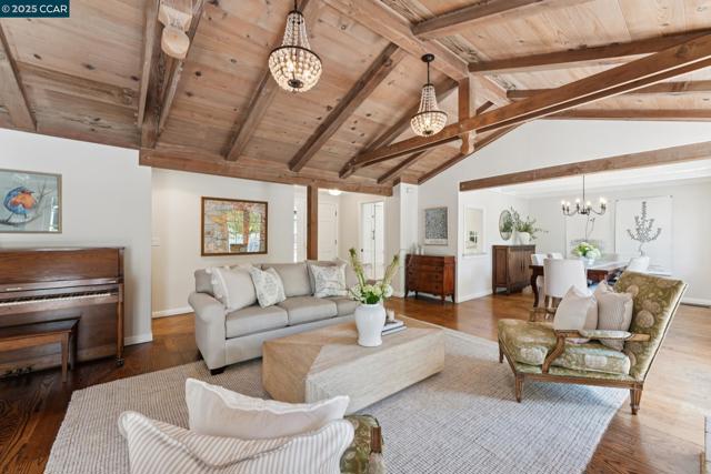 645 Los Palos Dr, Lafayette CA: https://media.crmls.org/mediaz/254b81c5-b974-47c9-8a78-f910e8cab93f.jpg