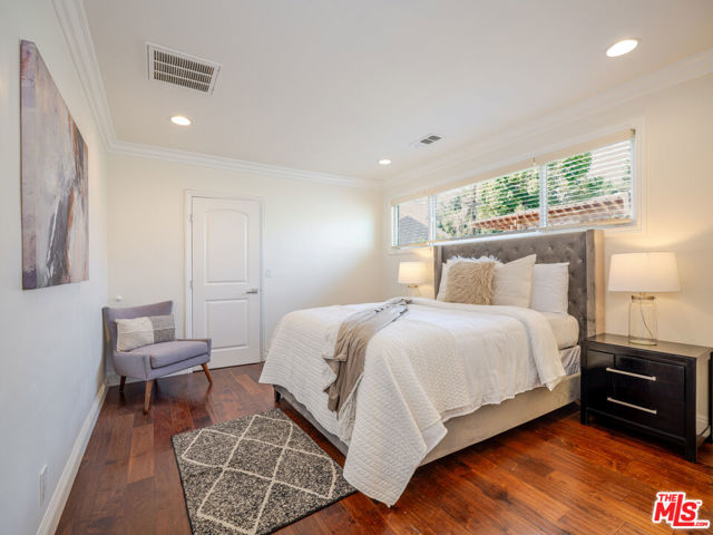 5417 Allott Avenue, Sherman Oaks CA: https://media.crmls.org/mediaz/254b837b-6d39-428c-82e7-bc9590e4143b.jpg