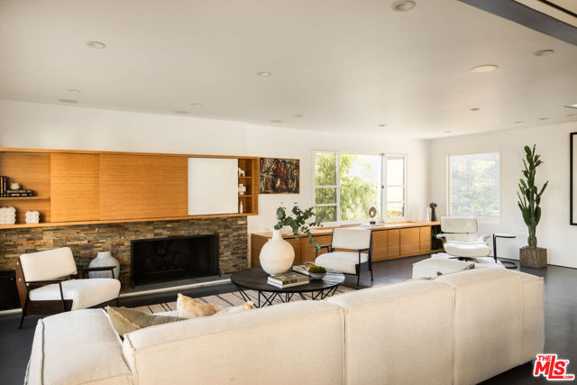 6300 Mulholland Highway, Los Angeles CA: https://media.crmls.org/mediaz/254c2a1e-8ead-4d75-aafe-b63e7d21010f.jpg