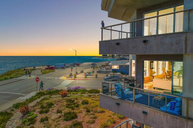 890 West Cliff Drive, Santa Cruz CA: https://media.crmls.org/mediaz/254cecaa-68d6-45c2-84ea-a3f7236cacf4.jpg