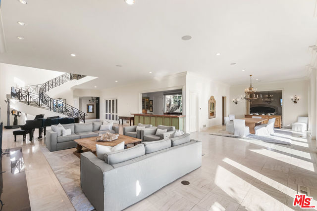0 Broad Beach Road, Malibu CA: https://media.crmls.org/mediaz/254d3f31-d7e1-4d00-afda-99774cfa3f32.jpg