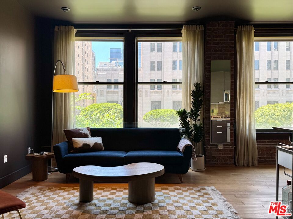 https://media.crmls.org/mediaz/254d7883-5a57-456d-901a-5a5ad0bc41ff.jpg?preset=X-Large