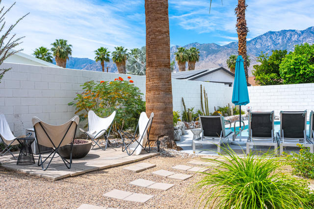 913 Arroyo Vista Drive, Palm Springs, CA 92264