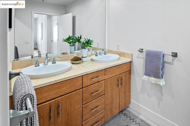 438 W Grand Ave, Oakland CA: https://media.crmls.org/mediaz/254eaa45-b293-446a-86d4-47287975231e.jpg