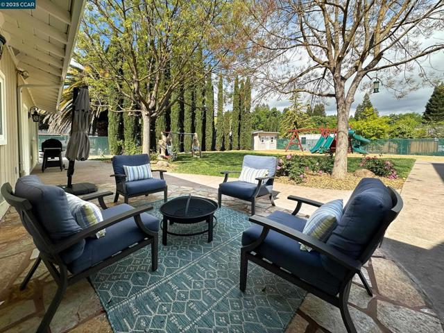 2200 Tice Valley Blvd +3BR ADU, Walnut Creek CA: https://media.crmls.org/mediaz/254f94f9-5913-4069-8d24-58570bcd4132.jpg