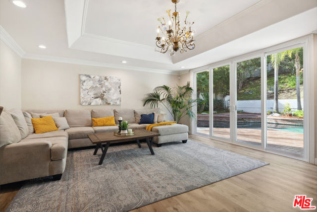 4415 Dulcinea Court, Woodland Hills CA: https://media.crmls.org/mediaz/254fa769-f67b-4112-91cb-cec18f71e61c.jpg