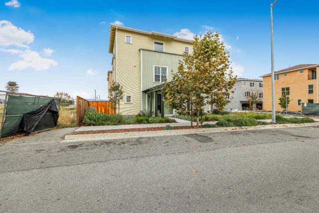 401 San Luis Avenue, Watsonville CA: https://media.crmls.org/mediaz/254ff33b-2cab-45c0-b7d4-b7565567a6fb.jpg