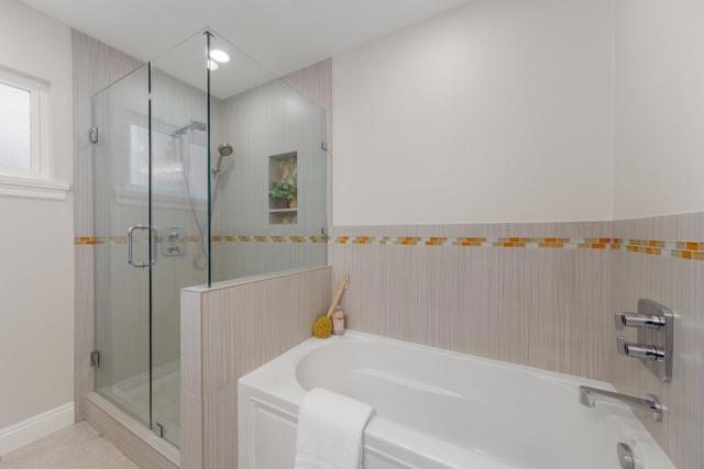 1098 Muir Way, Los Altos CA: https://media.crmls.org/mediaz/2550a359-018d-4c99-86dc-b2ebe00e323e.jpg