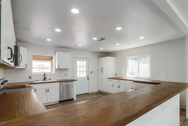 Image 4 of 72 For 631 Rosalie Way