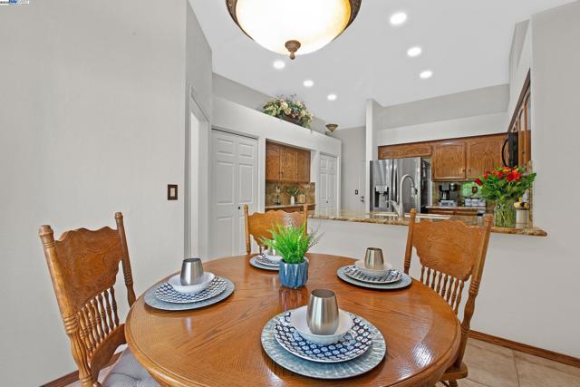 Image 14 of 36 For 7561 Helmsdale Ct