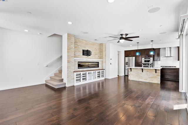 2030 Central Pkwy, Dublin CA: https://media.crmls.org/mediaz/25513827-558f-4f61-9841-f476d9efc015.jpg