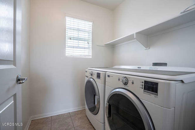3003 Naples Drive, Oxnard CA: https://media.crmls.org/mediaz/255229db-59de-494a-a742-1b7f4a8fe469.jpg