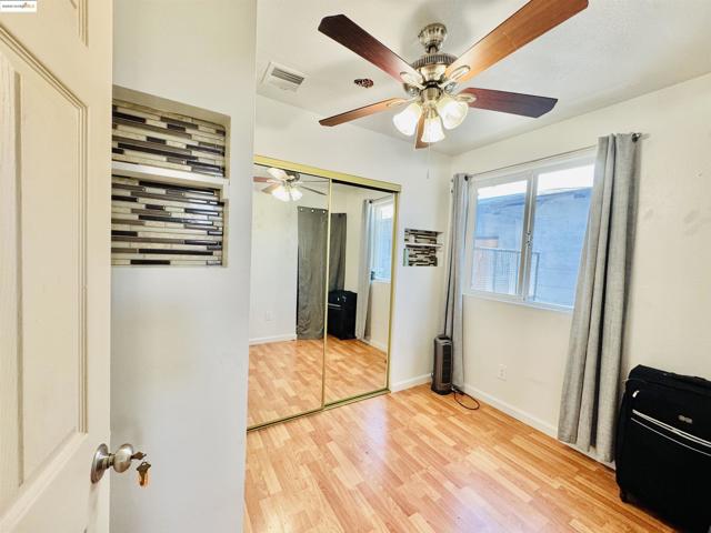1344 64Th Ave, Oakland CA: https://media.crmls.org/mediaz/25527408-20ca-4358-a0ea-436c9fd12207.jpg