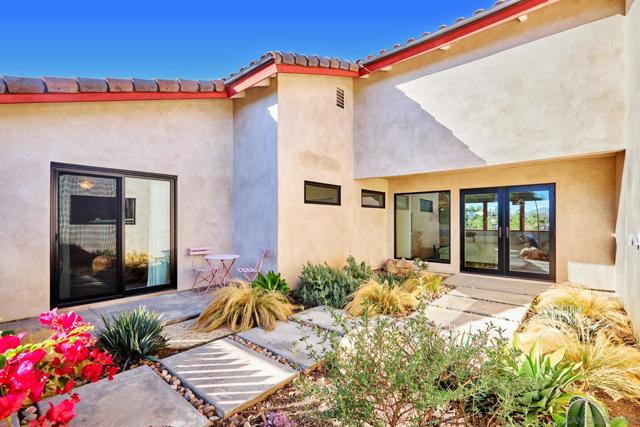 4176 E Arrieta Circle, La Mesa CA: https://media.crmls.org/mediaz/25528324-3c79-4bab-b27f-b8f135090351.jpg