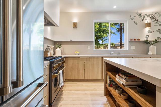 Image 16 of 76 For 79938 Dewsbury Drive