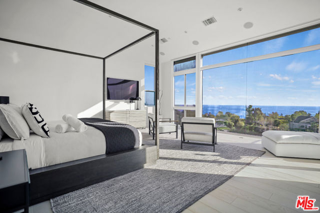 27454 Winding Way, Malibu CA: https://media.crmls.org/mediaz/2553d4ae-11dc-4021-a1f2-c557ccdbf478.jpg