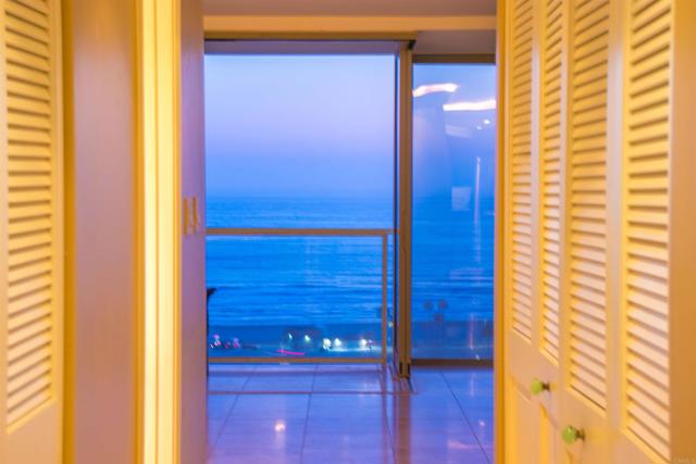 1200 N Harbor Drive, Oceanside CA: https://media.crmls.org/mediaz/25543399-94b4-4be8-90b4-23a73c713530.jpg