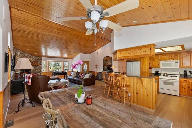 42369 Eagle Ridge Drive, Big Bear CA: https://media.crmls.org/mediaz/2554d08d-ed8e-4e3c-ba15-4b18726227b9.jpg