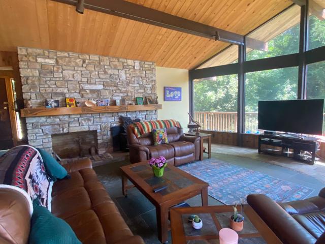 341 Metalwood Drive, Soquel CA: https://media.crmls.org/mediaz/2554ebfe-406f-4991-a584-5106e3e9d758.jpg