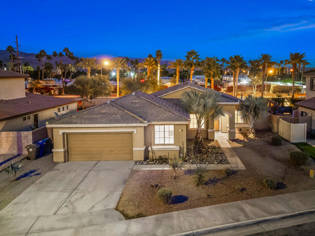 43820 Cape Cod Court, Indio CA: https://media.crmls.org/mediaz/2554fe20-43ea-4319-a93a-8d8b598c9e5f.jpg