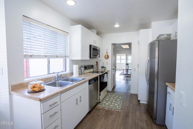 5142 Village 5, Camarillo CA: https://media.crmls.org/mediaz/2555c8f8-5f5c-49e9-a4f1-266d64929288.jpg