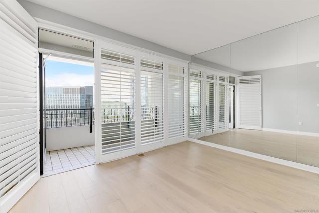 700 W Harbor Dr, San Diego CA: https://media.crmls.org/mediaz/2555dd26-d9eb-4a56-a793-c4730cbb53db.jpg