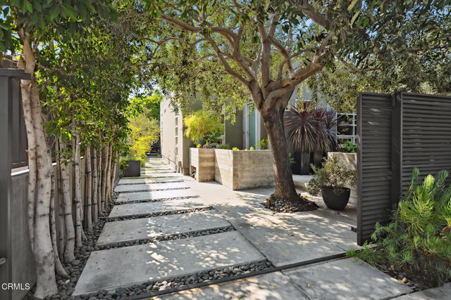 Detail Gallery Image 6 of 41 For 329 Westbourne Dr, West Hollywood,  CA 90048 - 2 Beds | 3 Baths