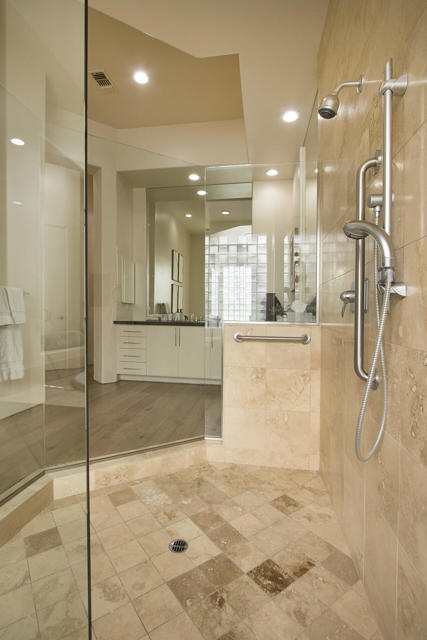 50135 Camino Privado, La Quinta CA: https://media.crmls.org/mediaz/25566621-111c-4dd0-9344-f975d2c55c02.jpg