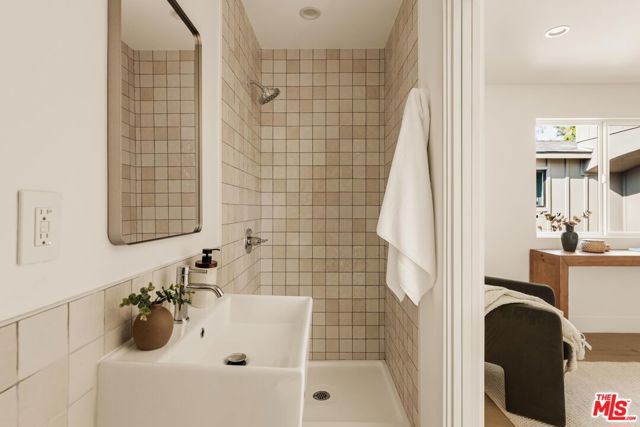 4626 Berryman Avenue, Culver City CA: https://media.crmls.org/mediaz/255678d7-1d97-4829-97ed-394b9843b163.jpg