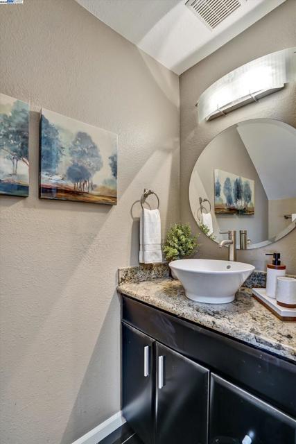 30 San Vicente Ct, Danville CA: https://media.crmls.org/mediaz/2556f675-facd-4704-9d85-e3a6ba758526.jpg