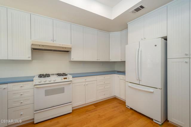 140 Windrose Drive, Newbury Park CA: https://media.crmls.org/mediaz/2556f7af-d7e3-4d1c-a215-c223cd7fec76.jpg