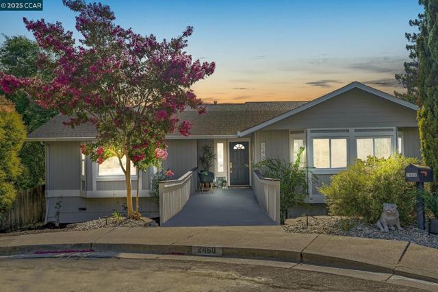 2460 Sky Rd, Walnut Creek CA: https://media.crmls.org/mediaz/25571e4f-0aaf-4aa8-a512-894763af3bac.jpg