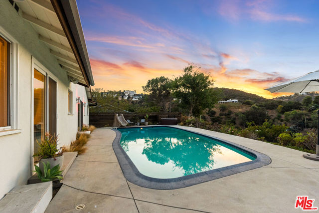 2316 Laurelmont Place, Los Angeles CA: https://media.crmls.org/mediaz/2557aa89-9f44-42ea-a3f9-0d988b2b30fd.jpg